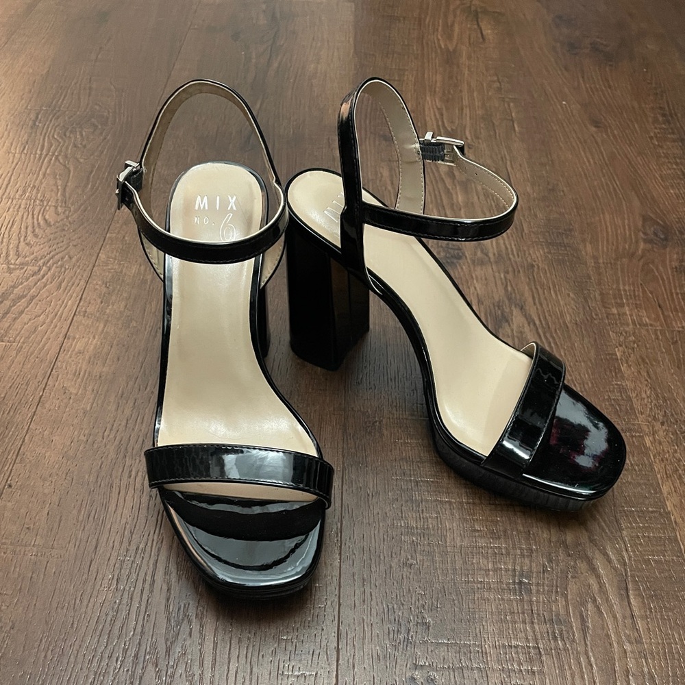 Mix No. 6 Glossy Black Heels 7.5